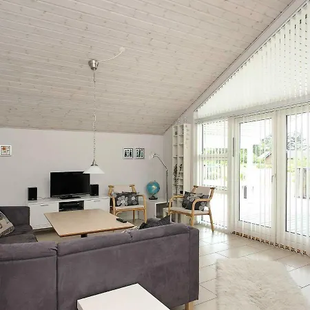 Three-bedroom Holiday In 18 Brovst