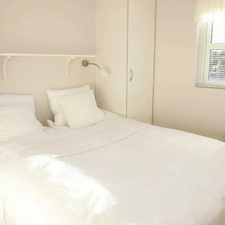 Three-bedroom Holiday In 18 *